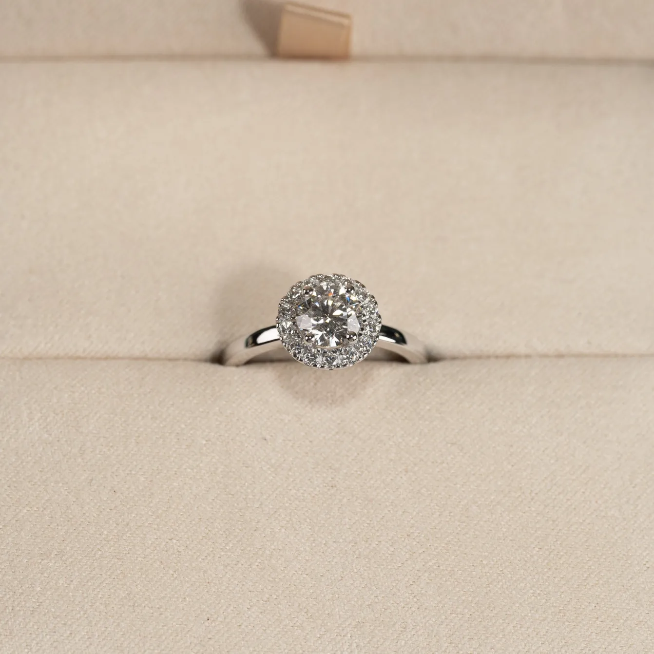 SIMPLE ROUND HALO DIAMOND RING - 1.25ct - WG