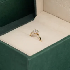 SIMPLE ROUND HALO DIAMOND RING - 0.7ct - YG