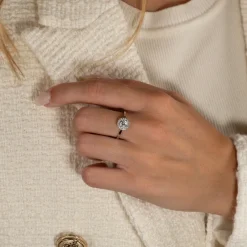 SIMPLE ROUND HALO DIAMOND RING - 0.7ct - WG