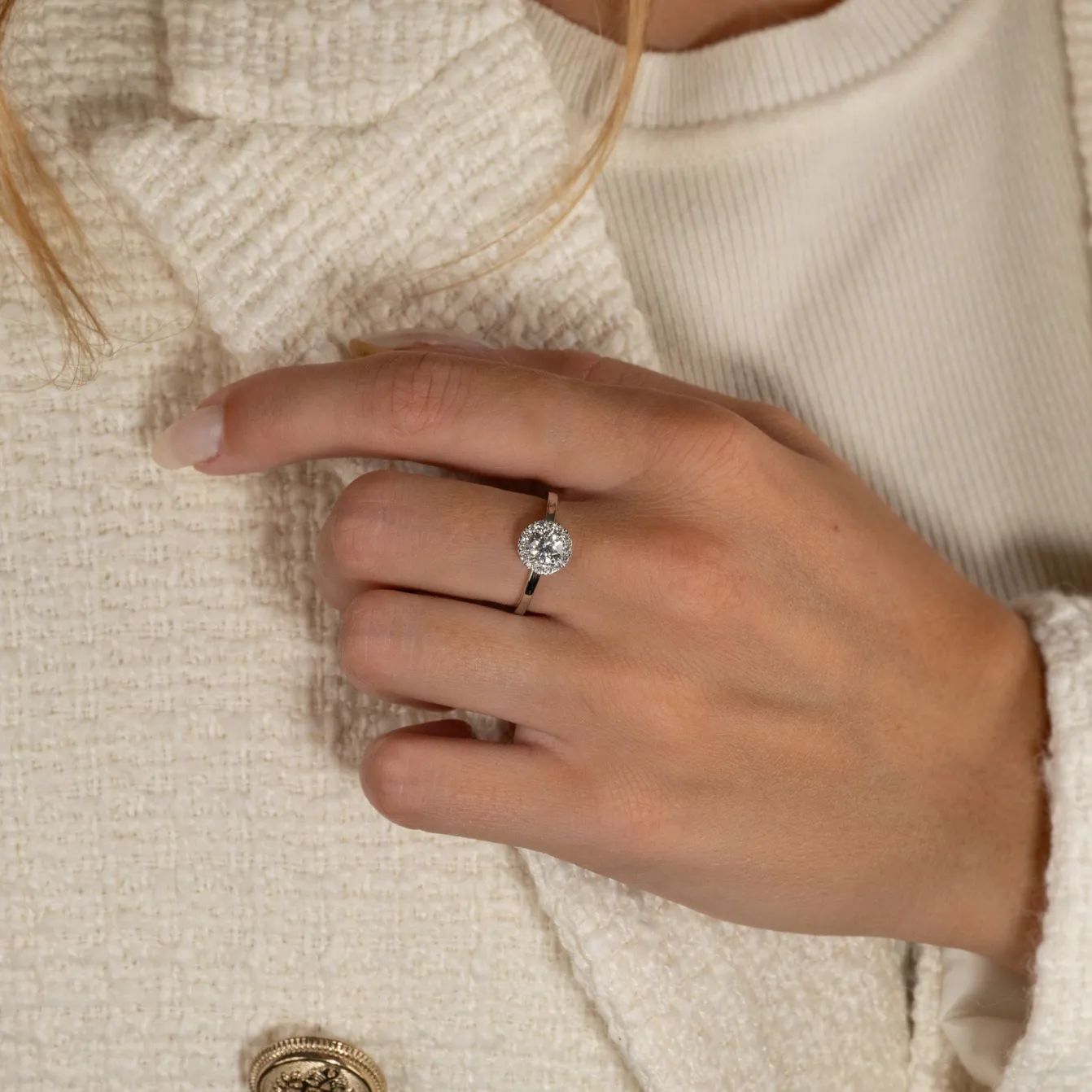 SIMPLE ROUND HALO DIAMOND RING - 0.7ct - WG