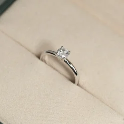 SIMPLE SOLITAIRE BASKET-SET DIAMOND RING - 0.5ct - WG