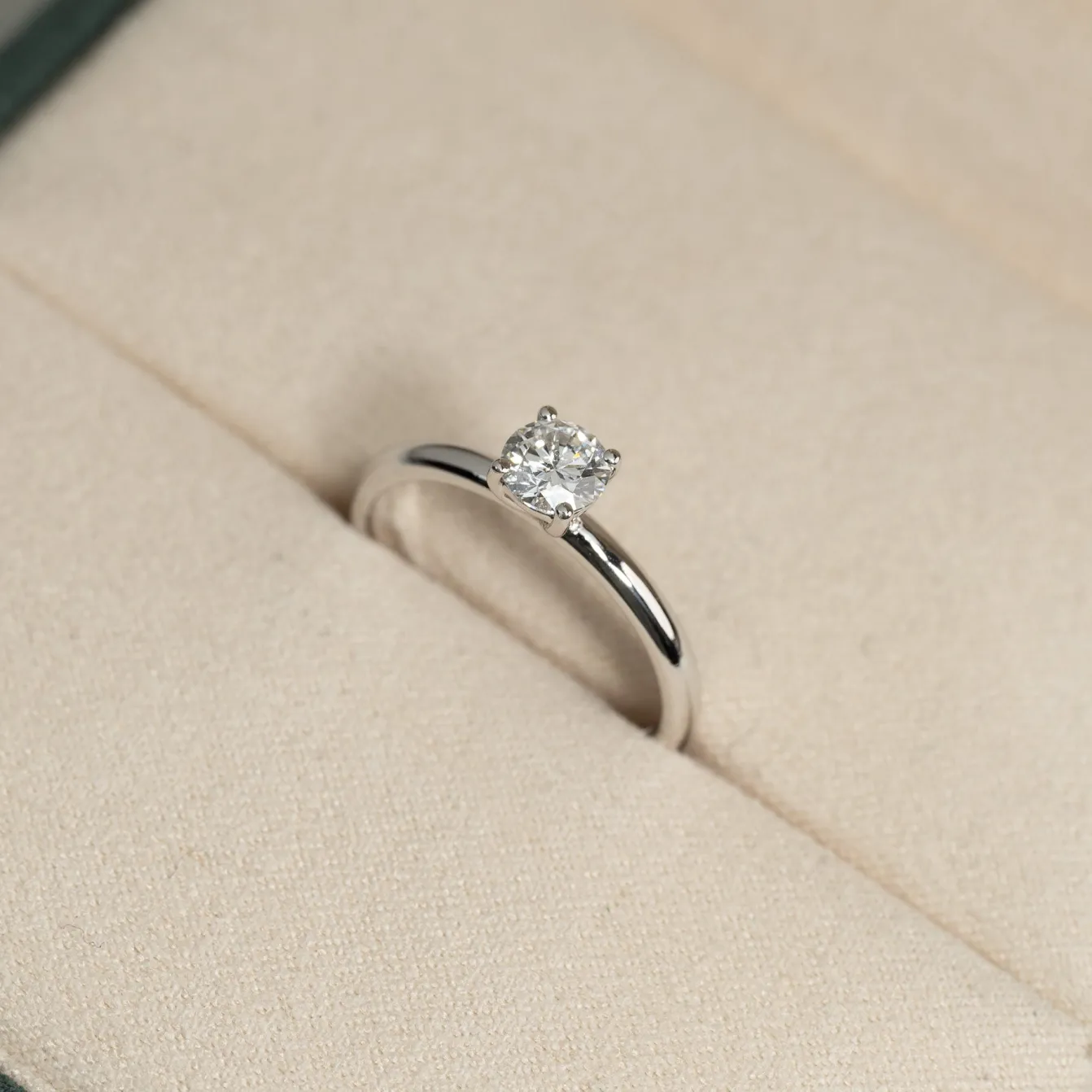 SIMPLE SOLITAIRE BASKET-SET DIAMOND RING - 0.5ct - WG