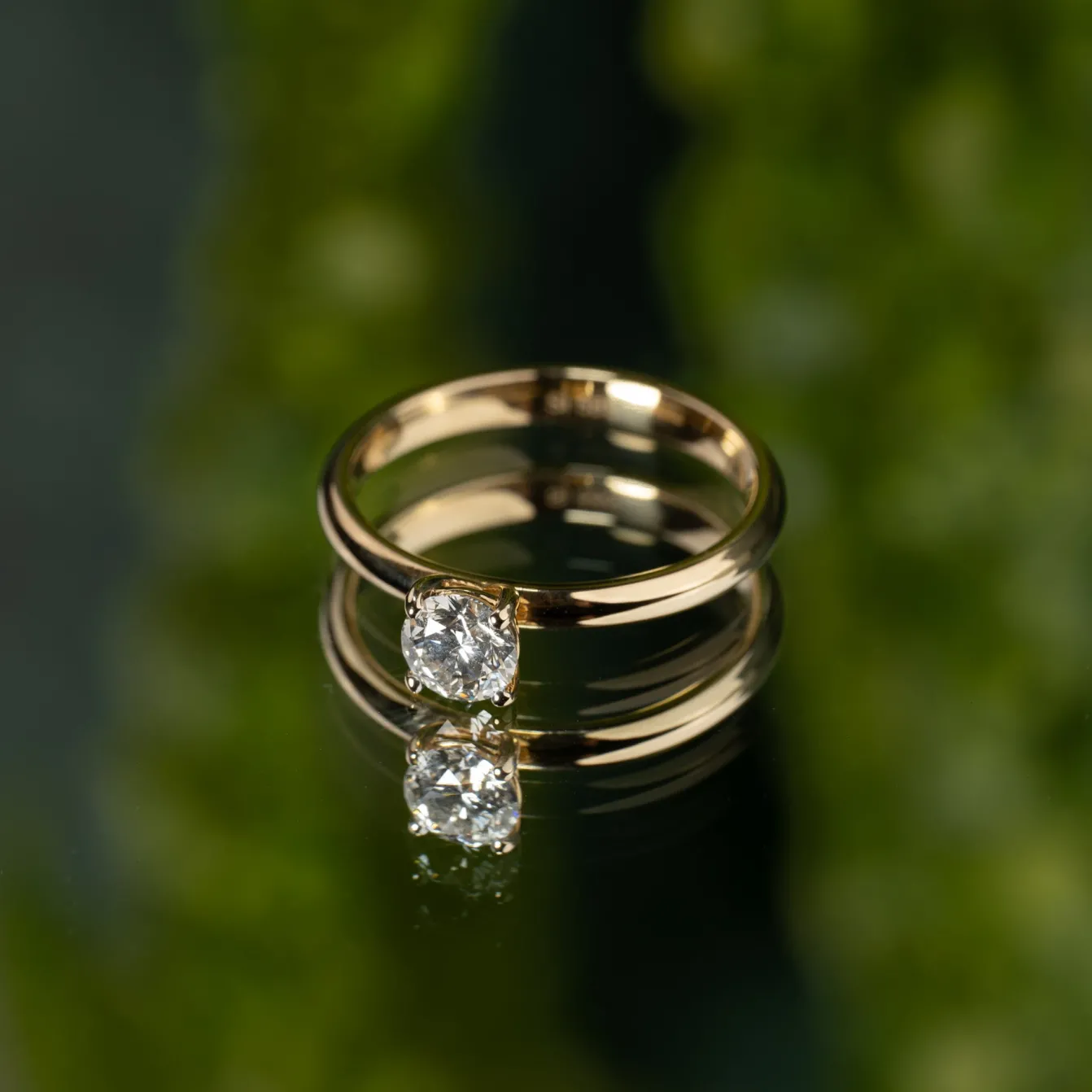 SIMPLE SOLITAIRE BASKET-SET DIAMOND RING - 0.5ct - YG