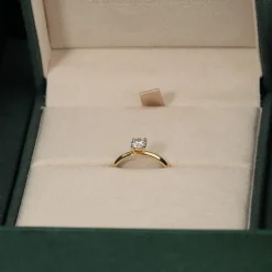 SIMPLE SOLITAIRE BASKET-SET DIAMOND RING - 0.5ct - YG