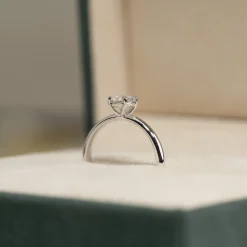 SIMPLE SOLITAIRE BASKET-SET DIAMOND RING - 0.5ct - WG