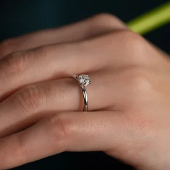 SIMPLE SOLITAIRE BASKET-SET DIAMOND RING - 0.5ct - WG