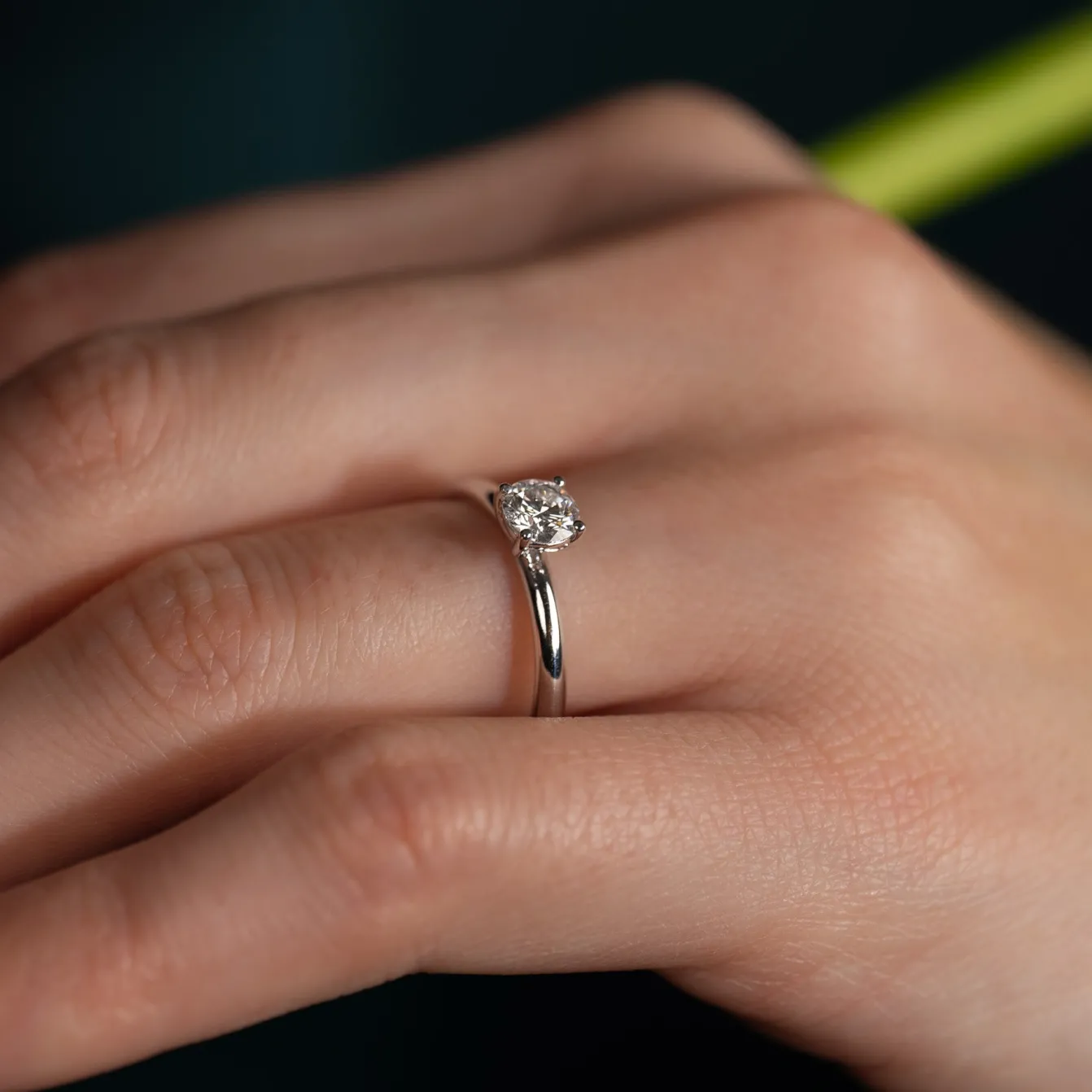 SIMPLE SOLITAIRE BASKET-SET DIAMOND RING - 0.5ct - WG