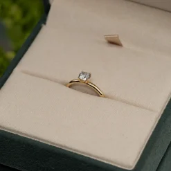 SIMPLE SOLITAIRE BASKET-SET DIAMOND RING - 0.5ct - YG