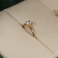 SIMPLE SOLITAIRE BASKET-SET DIAMOND RING - 0.5ct - YG