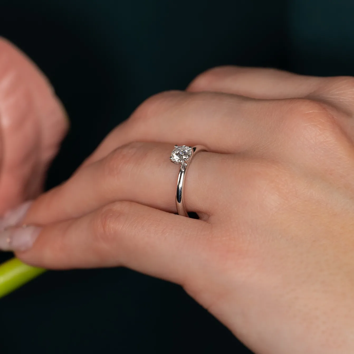 SIMPLE SOLITAIRE BASKET-SET DIAMOND RING - 0.5ct - WG