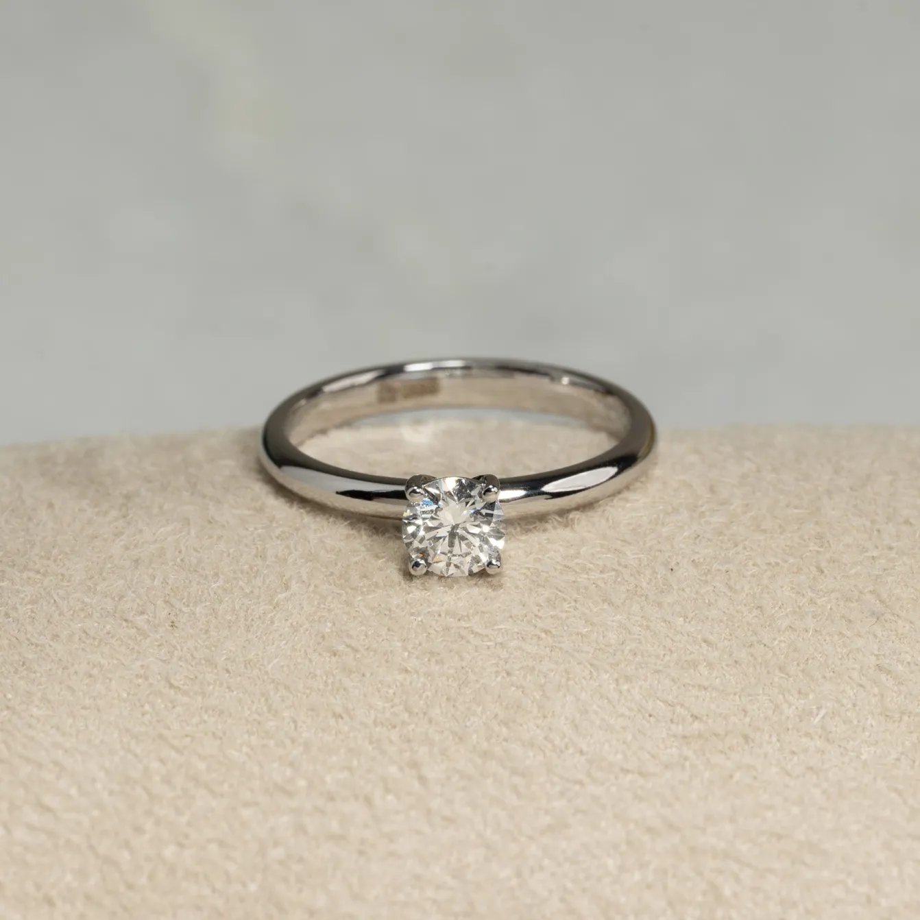 SIMPLE SOLITAIRE BASKET-SET DIAMOND RING - 0.5ct - WG