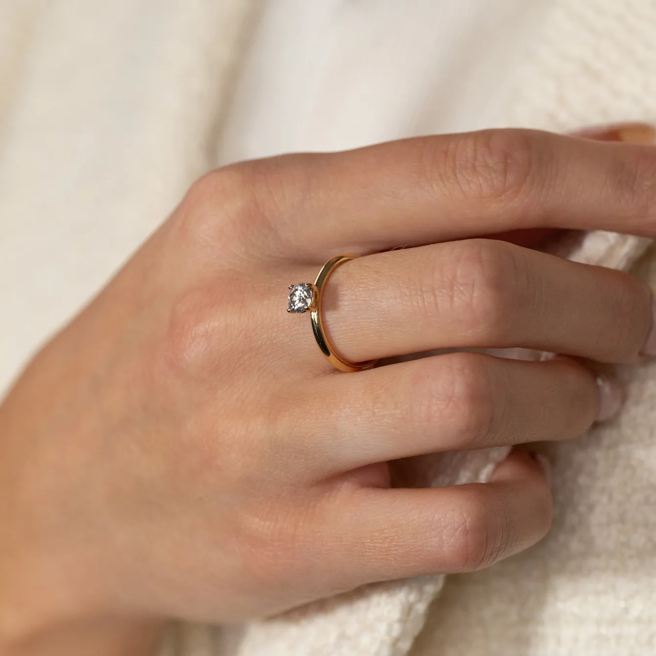 SIMPLE SOLITAIRE BASKET-SET DIAMOND RING - 0.5ct - YG