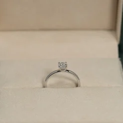 SIMPLE SOLITAIRE BASKET-SET DIAMOND RING - 0.5ct - WG