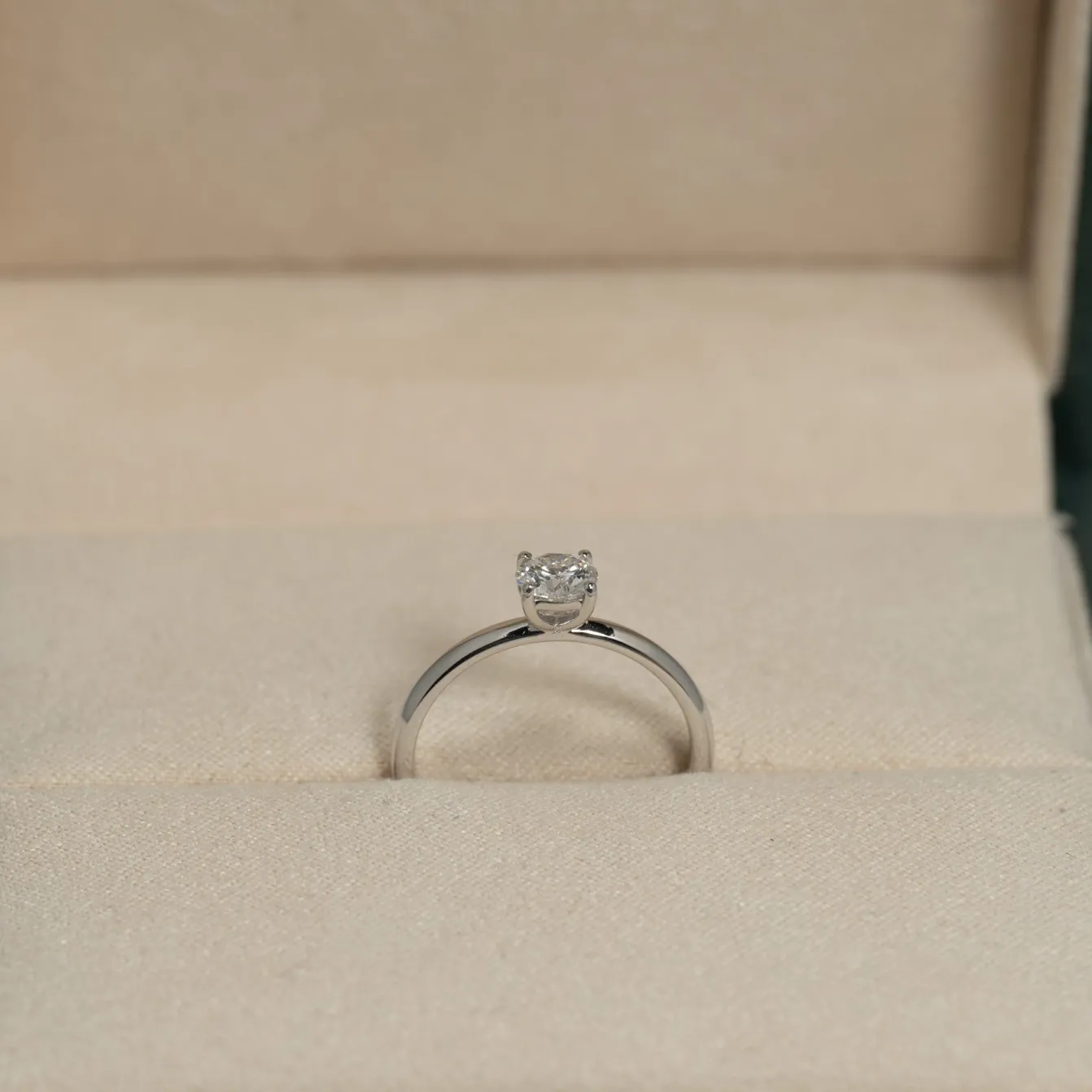 SIMPLE SOLITAIRE BASKET-SET DIAMOND RING - 0.5ct - WG