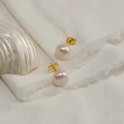 SIMPLE WHITE PEARL GOLDEN STUD EARRING