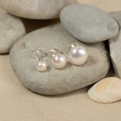 SIMPLE WHITE PEARL SILVER STUD EARRING