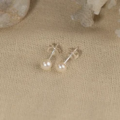 SIMPLE WHITE PEARL SILVER STUD EARRING