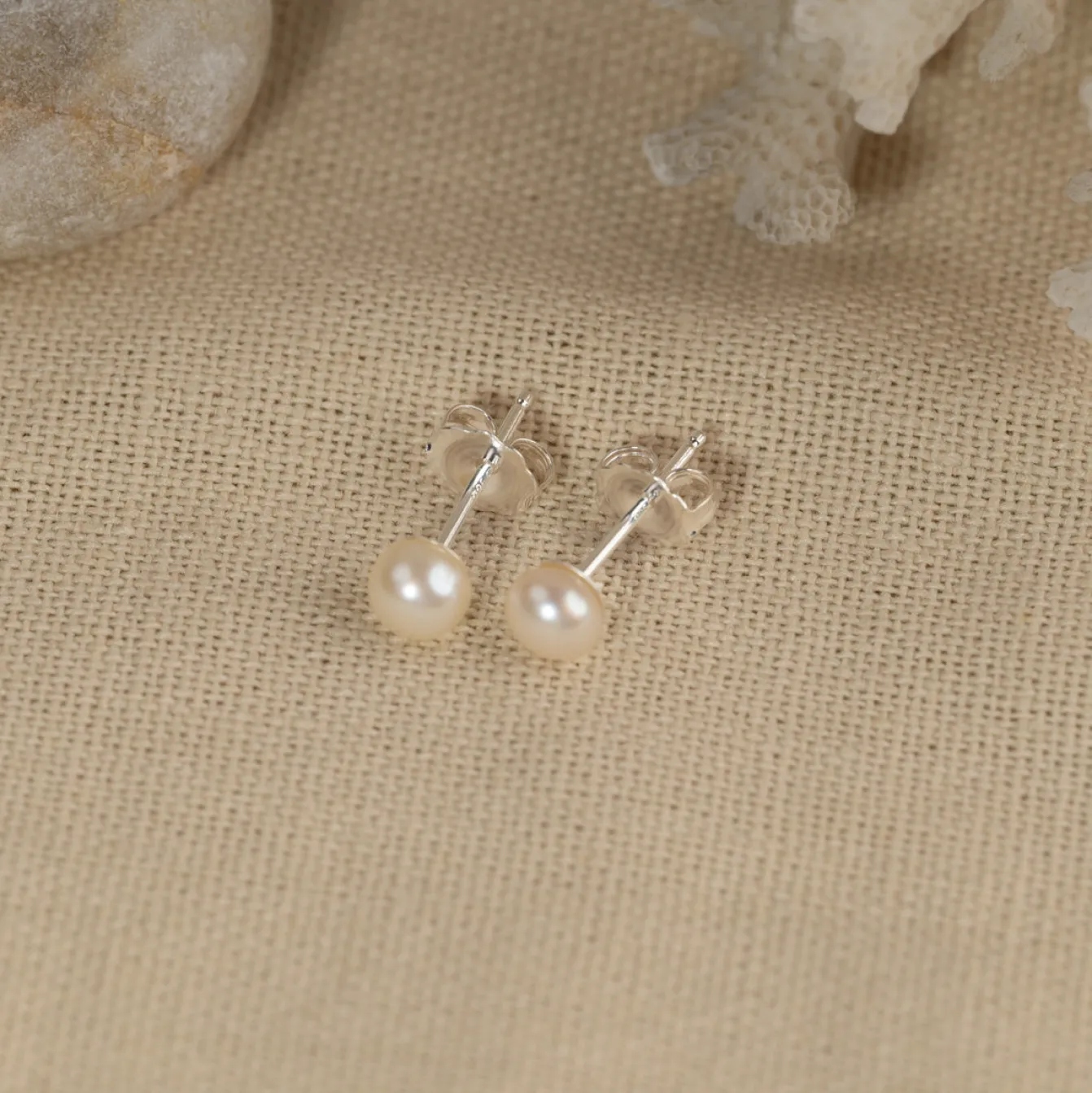 SIMPLE WHITE PEARL SILVER STUD EARRING