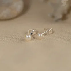 SIMPLE WHITE PEARL SILVER STUD EARRING