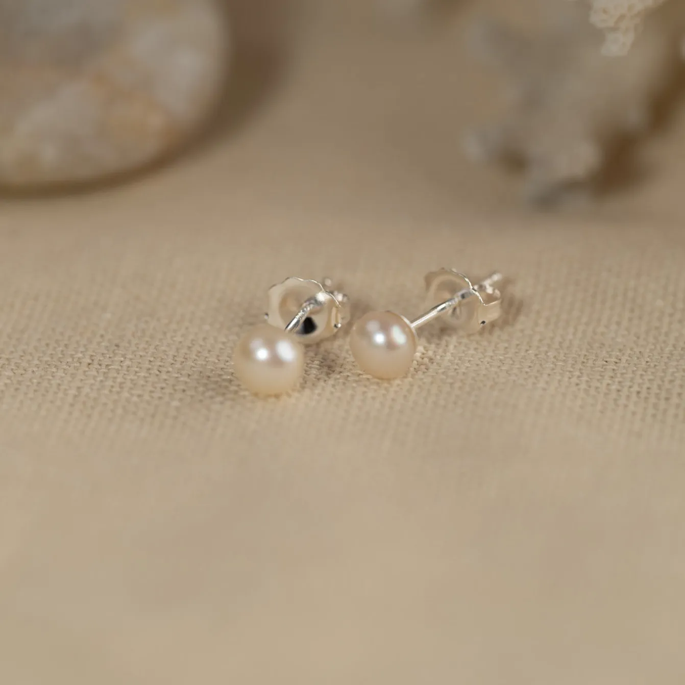 SIMPLE WHITE PEARL SILVER STUD EARRING