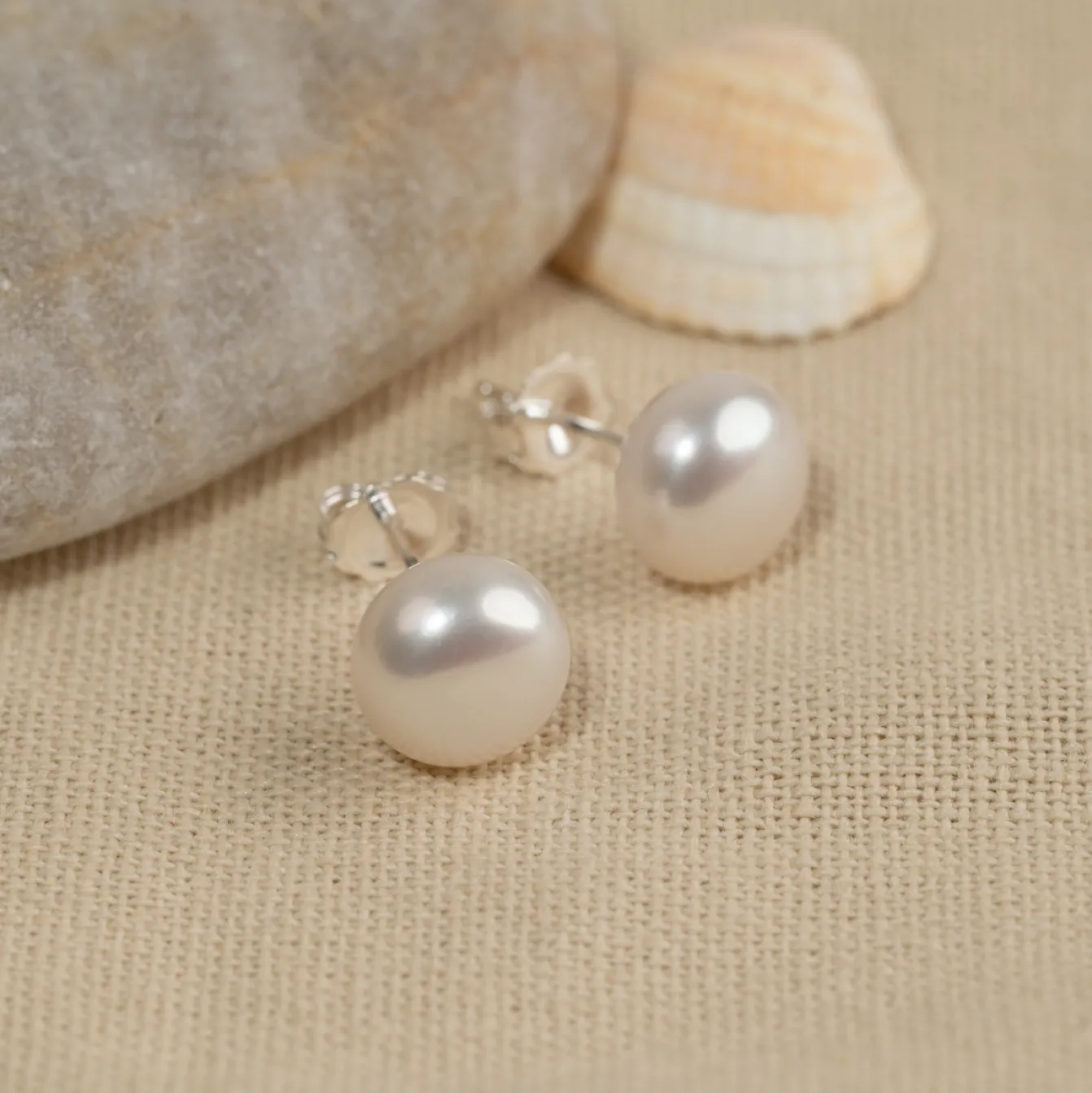 SIMPLE WHITE PEARL SILVER STUD EARRING