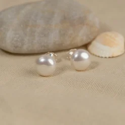 SIMPLE WHITE PEARL SILVER STUD EARRING
