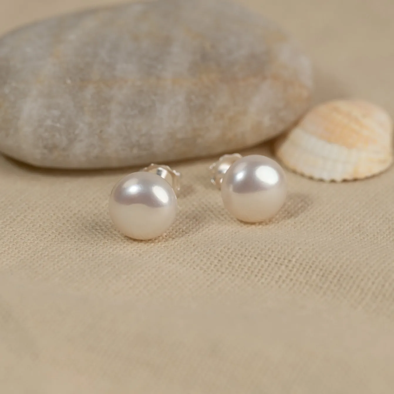 SIMPLE WHITE PEARL SILVER STUD EARRING