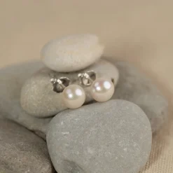 SIMPLE WHITE PEARL SILVER STUD EARRING
