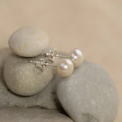 SIMPLE WHITE PEARL SILVER STUD EARRING