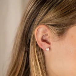 SIMPLE WHITE PEARL SILVER STUD EARRING