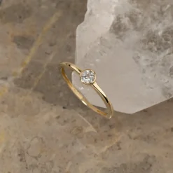SOLANA WHITE TOPAZ SOLID GOLD RING