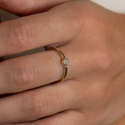 SOLANA WHITE TOPAZ SOLID GOLD RING