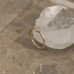 SOLANA WHITE TOPAZ SOLID GOLD RING
