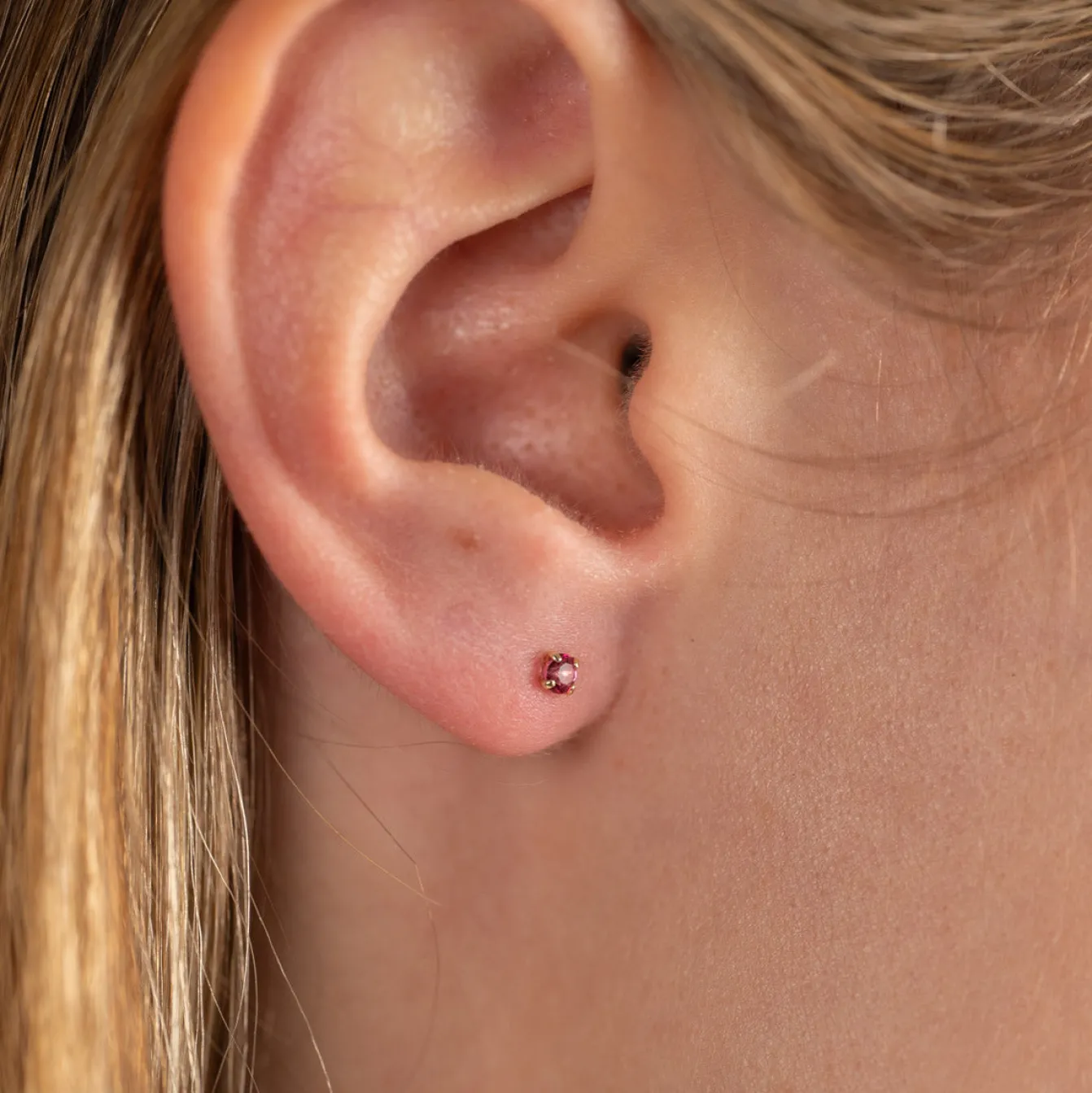 SOLEY PINK TOPAZ SOLID GOLD STUD EARRING