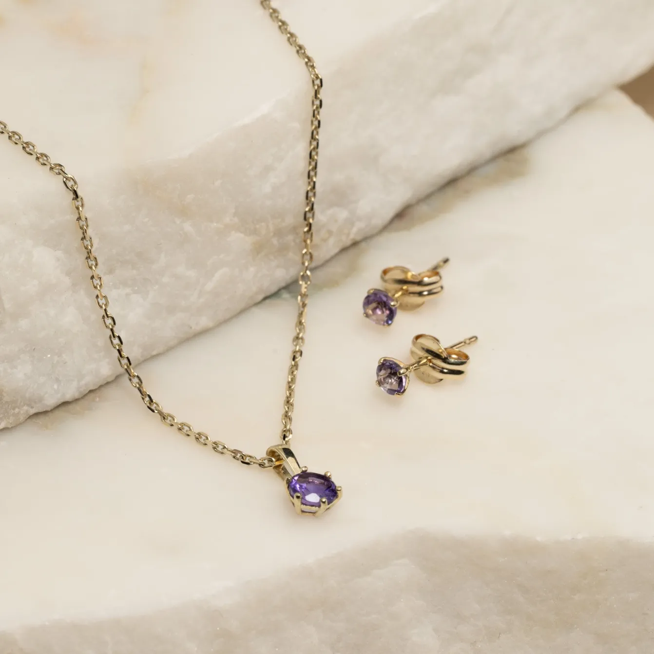 SOLEY PURPLE AMETHYST SOLID GOLD PENDANT