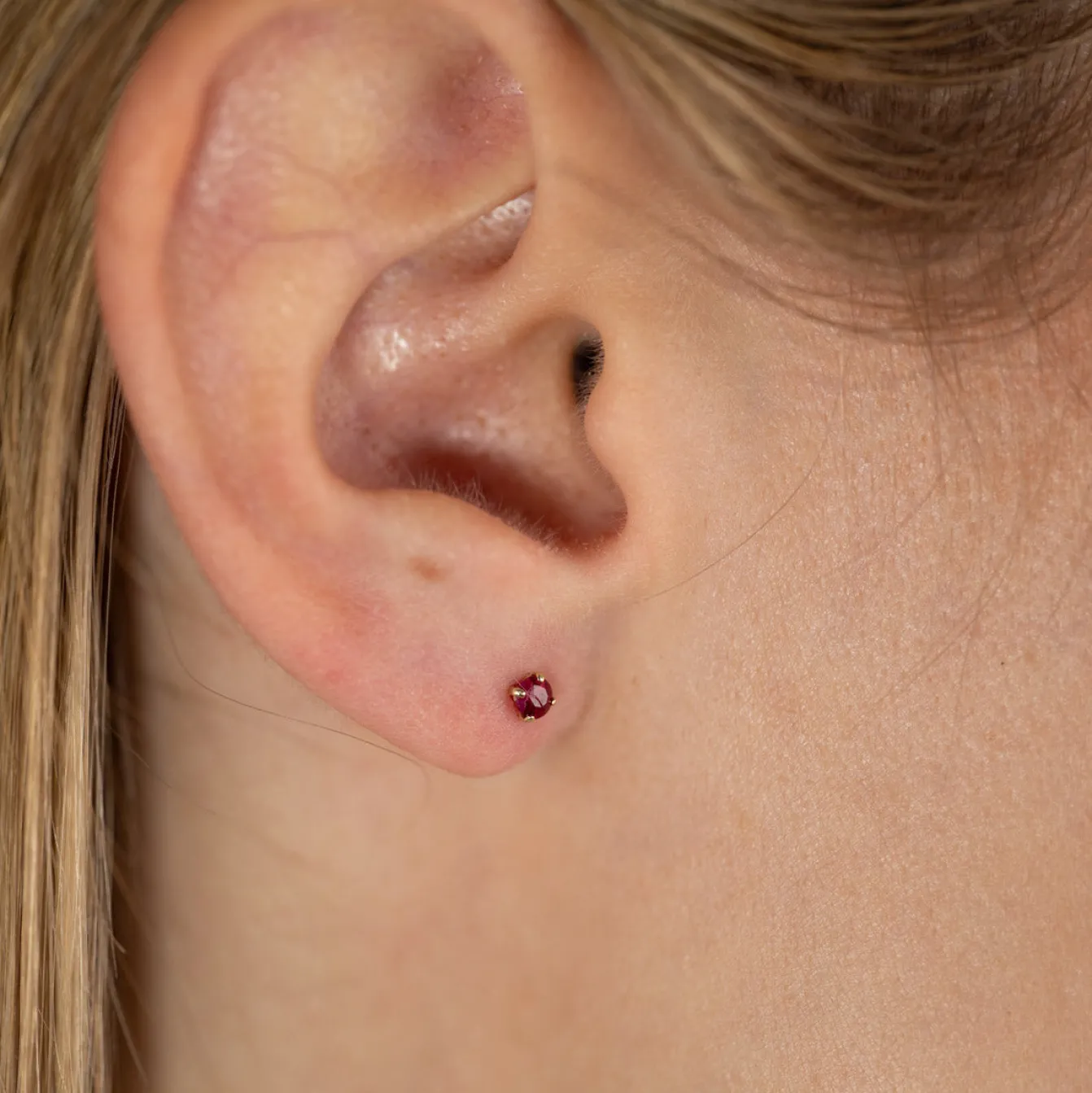 SOLEY RUBY SOLID GOLD STUD EARRING