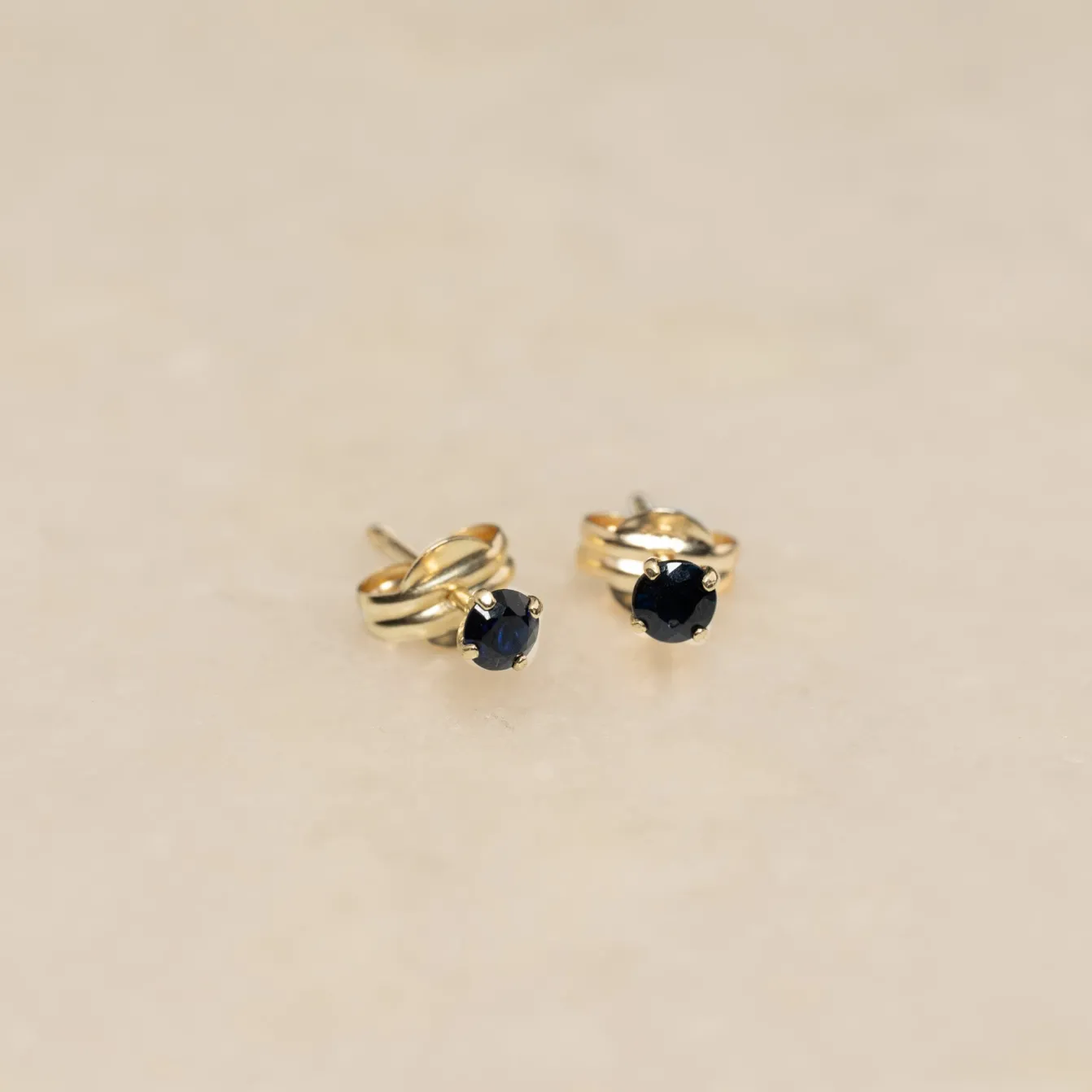 SOLEY SAPPHIRE SOLID GOLD STUD EARRING