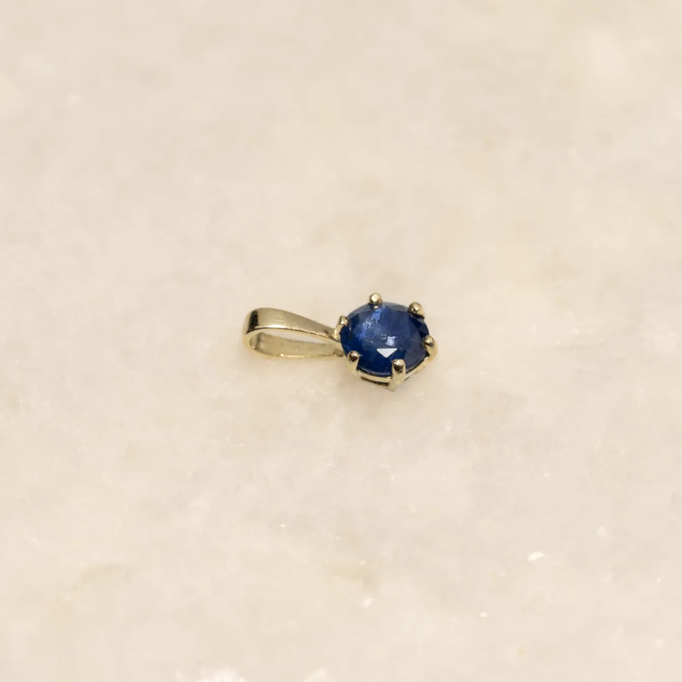 SOLEY SAPPHIRE SOLID GOLD PENDANT