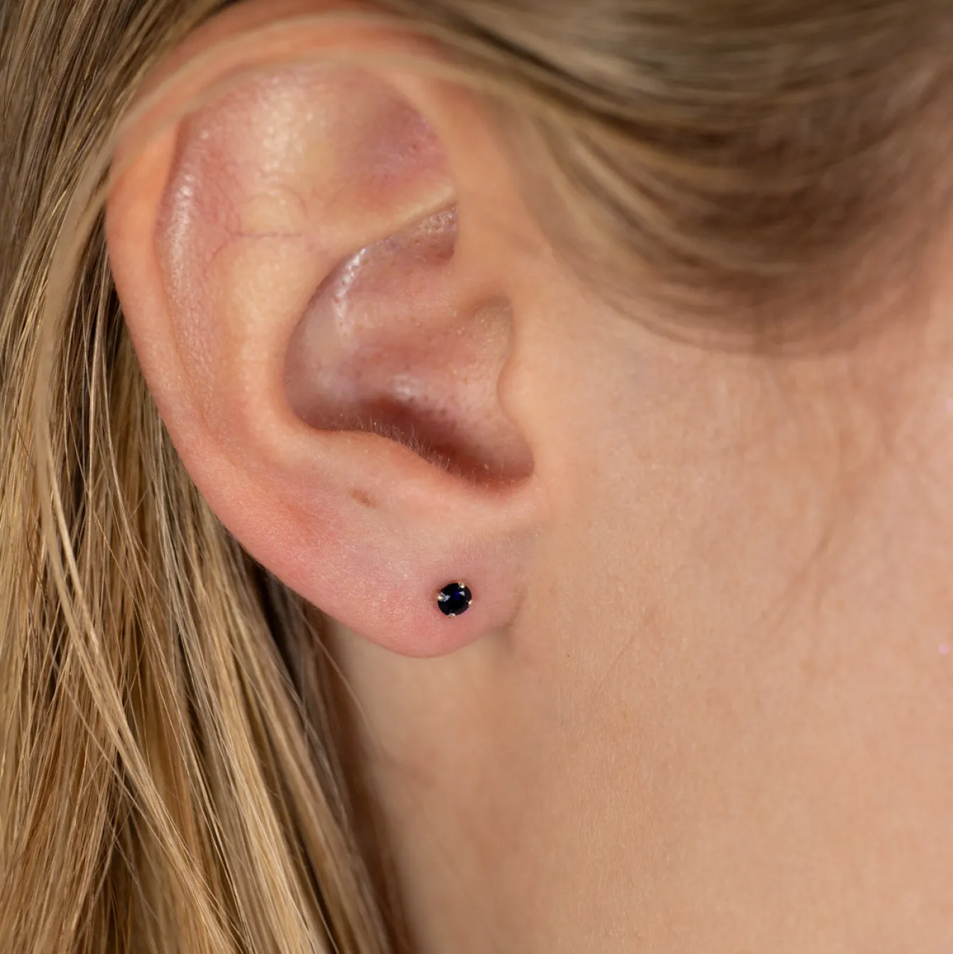 SOLEY SAPPHIRE SOLID GOLD STUD EARRING