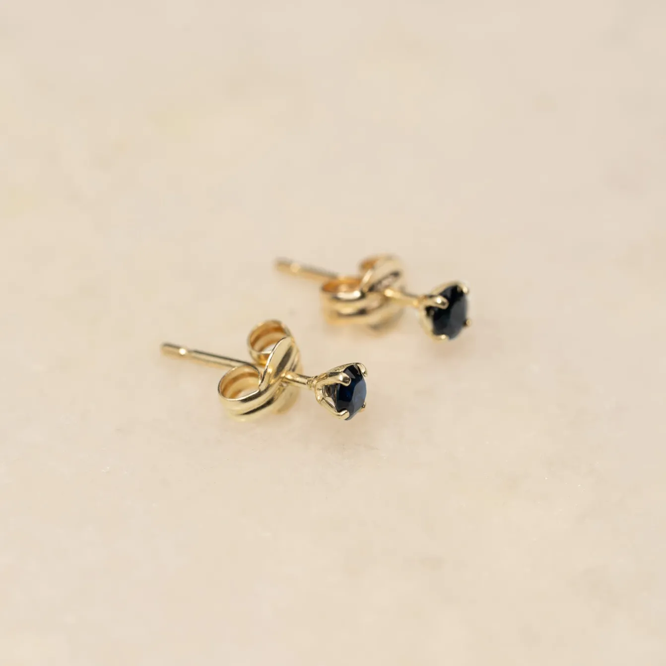 SOLEY SAPPHIRE SOLID GOLD STUD EARRING