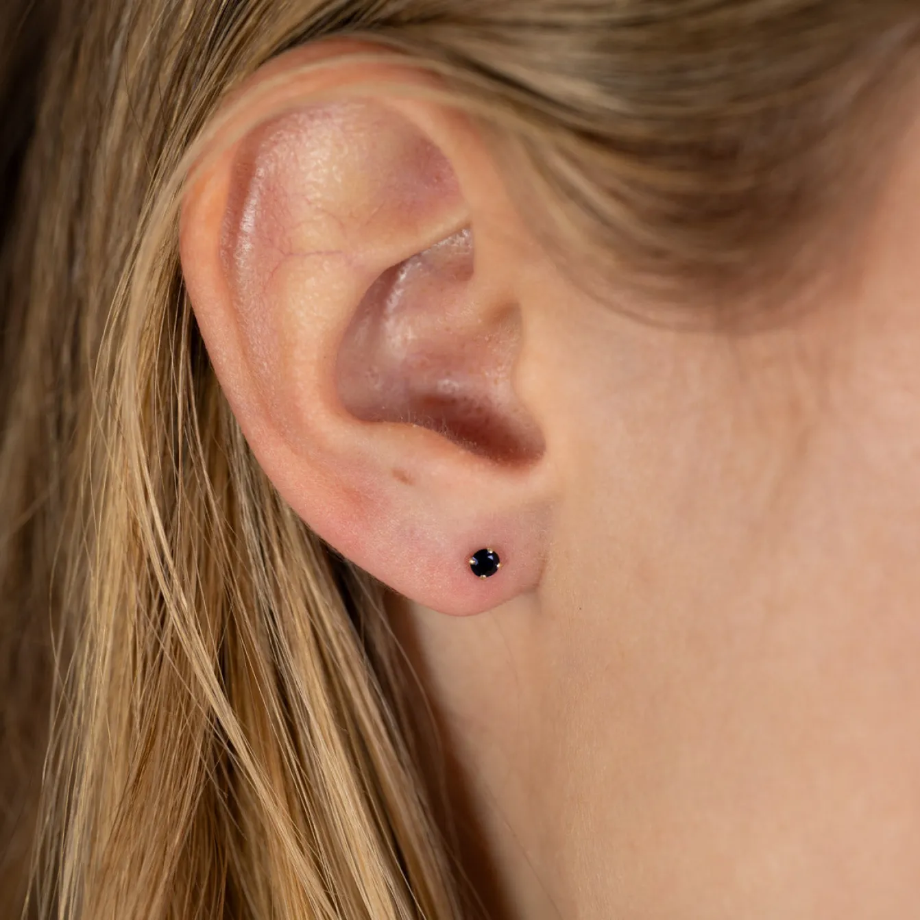 SOLEY SAPPHIRE SOLID GOLD STUD EARRING