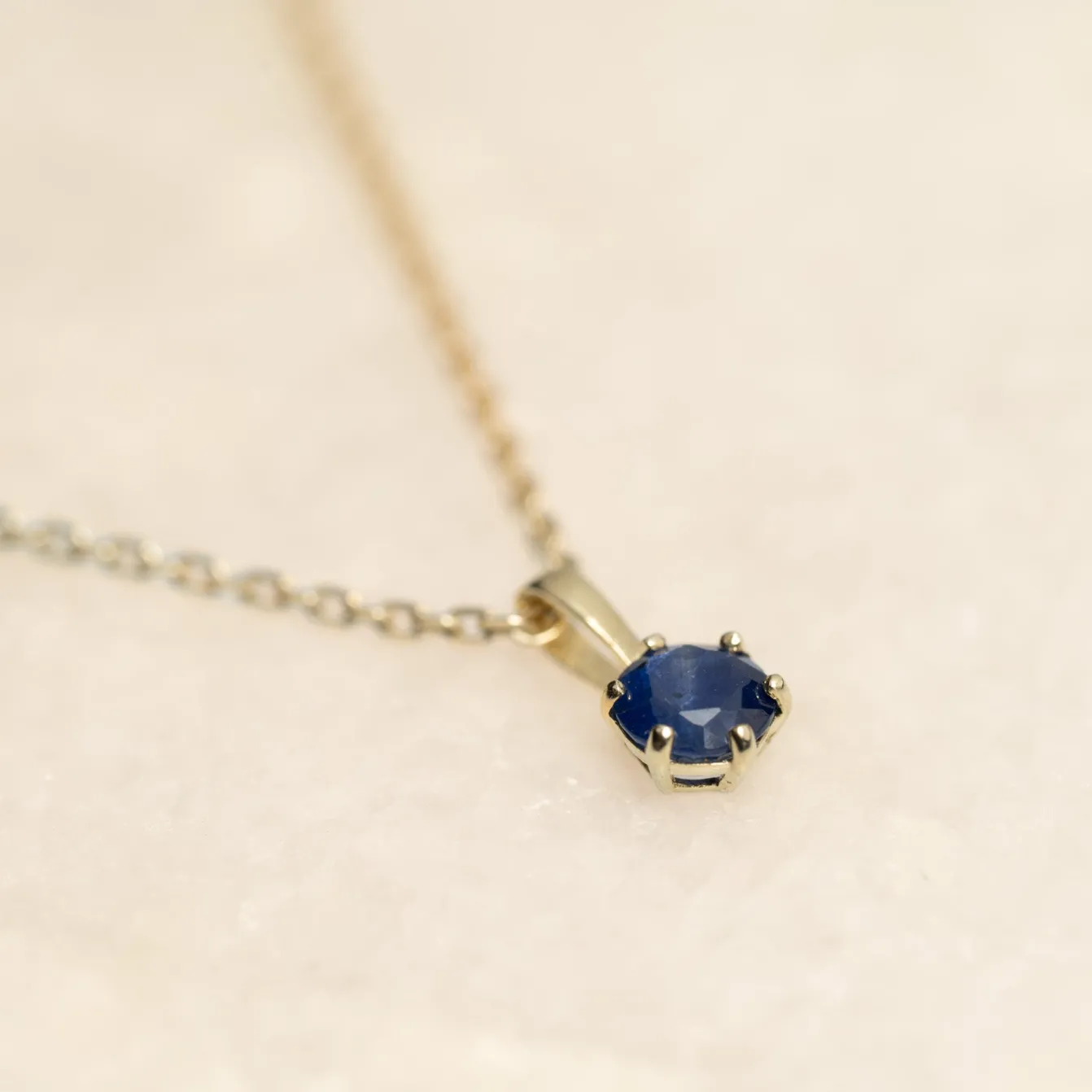 SOLEY SAPPHIRE SOLID GOLD PENDANT