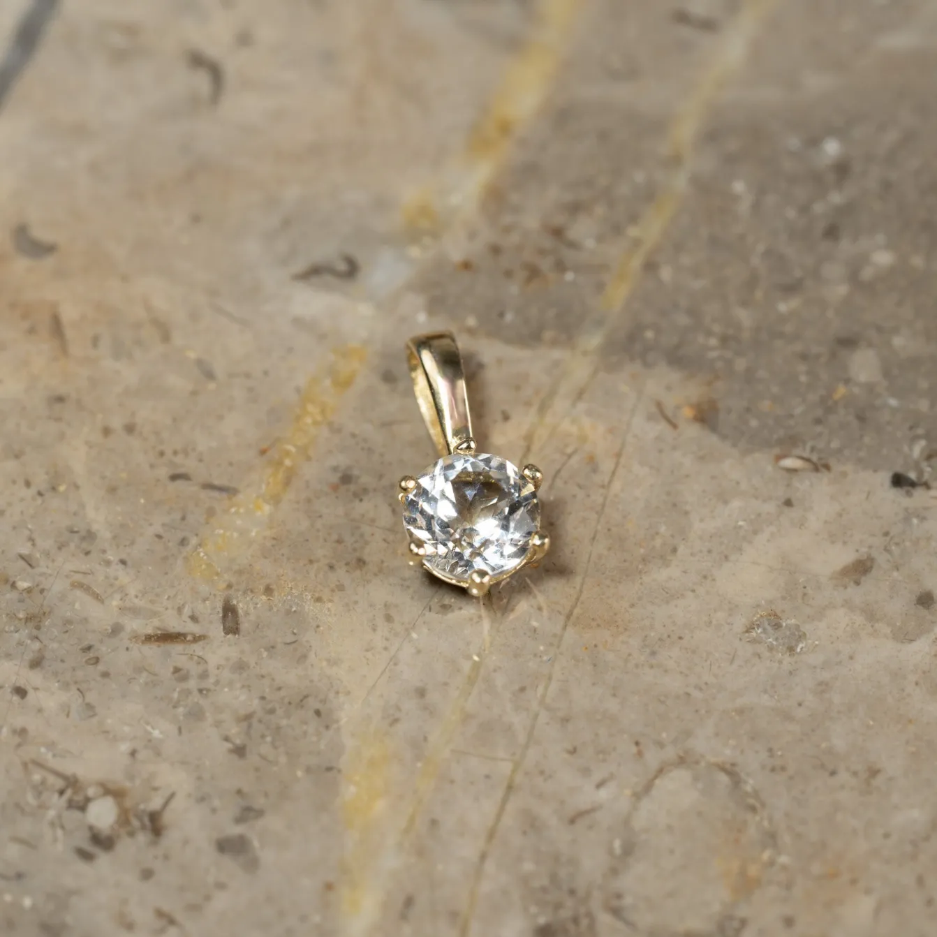 SOLEY WHITE TOPAZ SOLID GOLD PENDANT