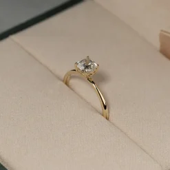 SOLITAIRE BASKET-SET CUSHION DIAMOND RING - 0.75ct - YG