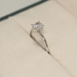 SOLITAIRE BASKET-SET CUSHION DIAMOND RING - 1.0ct - WG