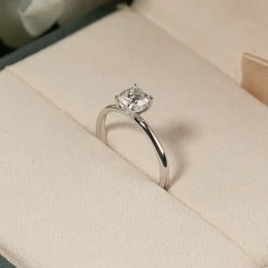 SOLITAIRE BASKET-SET CUSHION DIAMOND RING - 0.75ct - WG