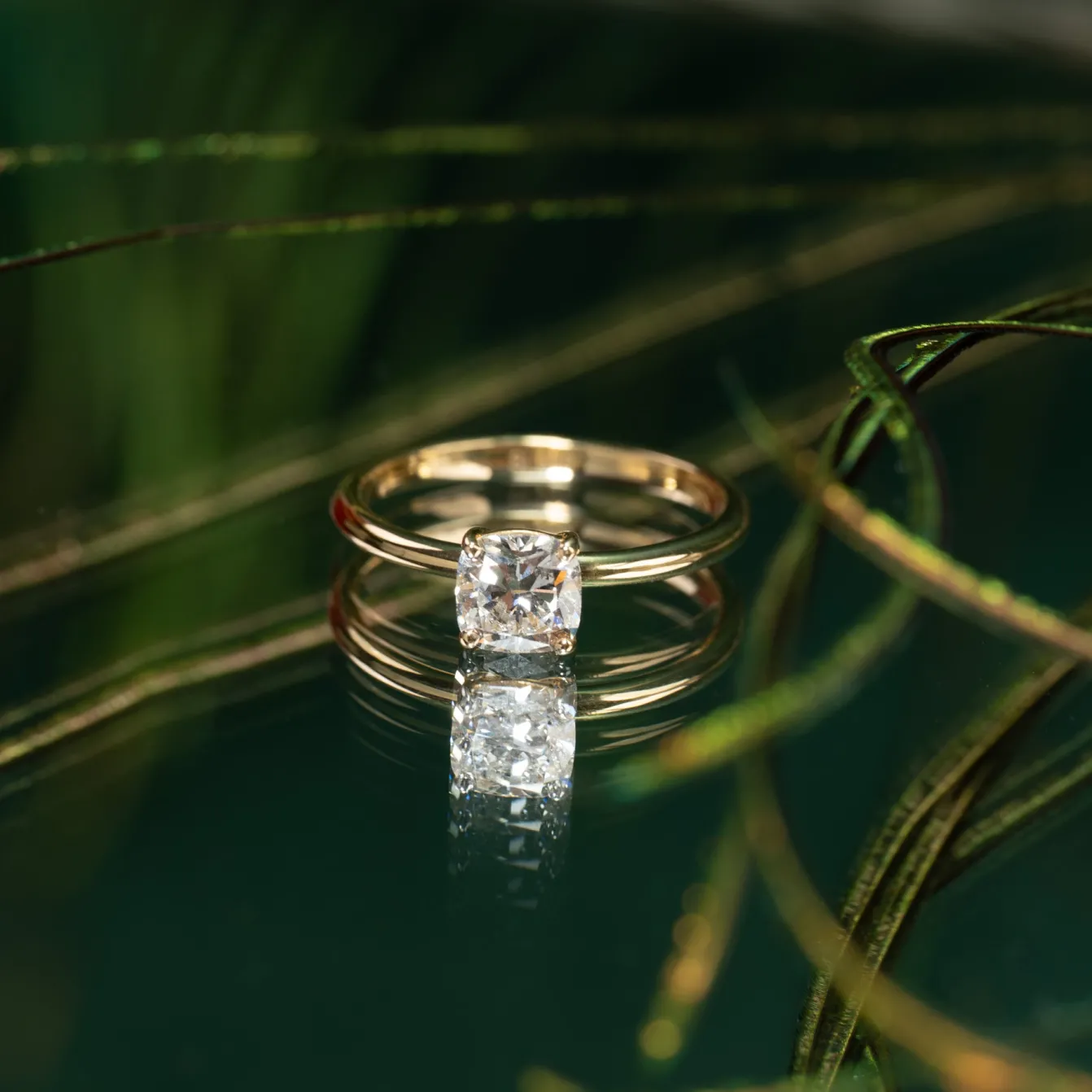 SOLITAIRE BASKET-SET CUSHION DIAMOND RING - 1.0ct - YG