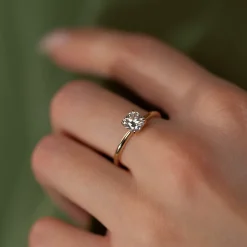 SOLITAIRE BASKET-SET CUSHION DIAMOND RING - 1.0ct - YG