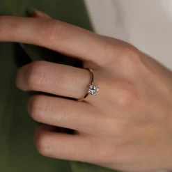 SOLITAIRE BASKET-SET CUSHION DIAMOND RING - 1.0ct - YG