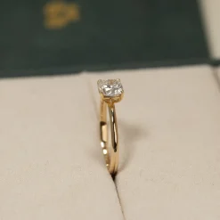 SOLITAIRE BASKET-SET CUSHION DIAMOND RING - 1.0ct - YG